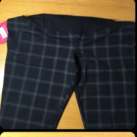 New Isabel maternity plaid  crossover panel pants size medium - Picture 2 of 9